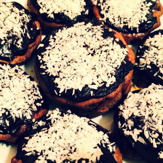 Рецепт шоколадного кекса с шоколадным соусом