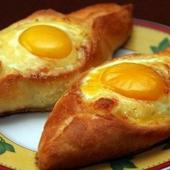 Рецепт грузинских хачапури с яйцом по-аджарски