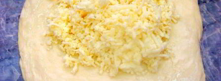 хачапури с сыром в духовке особенный. Шаг 9