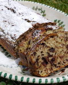 Банановый хлеб с шоколадом и орехами