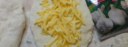 хлеб на рассоле с сыром и чесноком в хлебопечке. Шаг 4