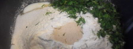 хлеб с укропом, луком, чесноком и чили. Шаг 2