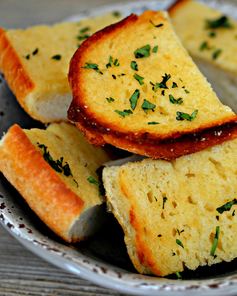 Хрустящий хлеб с печеным чесноком