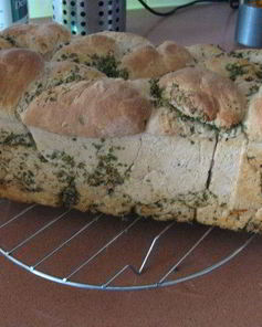 Обезьяний хлеб с травами и чесноком