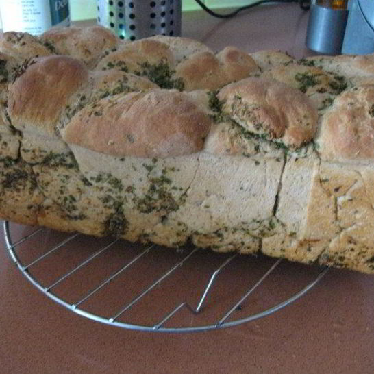 Рецепт обезьяньего хлеба с травами и чесноком