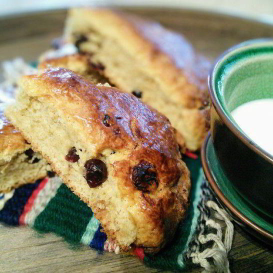 Рецепт сконов с белым шоколадом и вяленой вишней