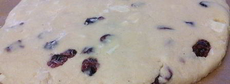 сконы с белым шоколадом и вяленой вишней. Шаг 6