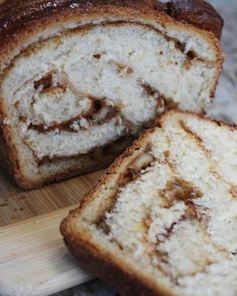 Сладкий хлеб с варенной сгущенкой и орехами