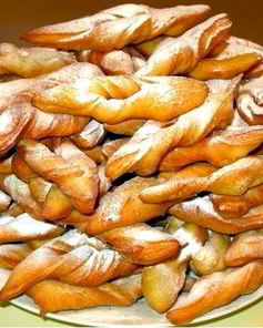 Хворост тонкий хрустящий на кефире