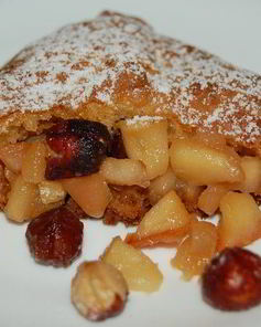 Конвертики из творожного теста с яблоками и фундуком