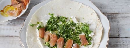 лаваш с красной рыбой и творожным сыром. Шаг 4