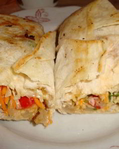 Лаваш с курицей и овощами