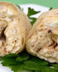 Лаваш с плавленым сыром и яйцом