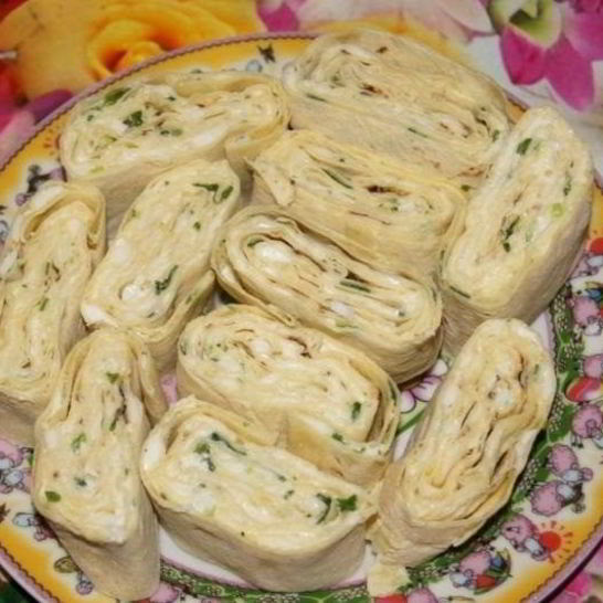 Рецепт рулетиков из лаваша с чесноком