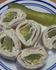 Рулетики из лаваша с маринованными огурцами и ветчиной