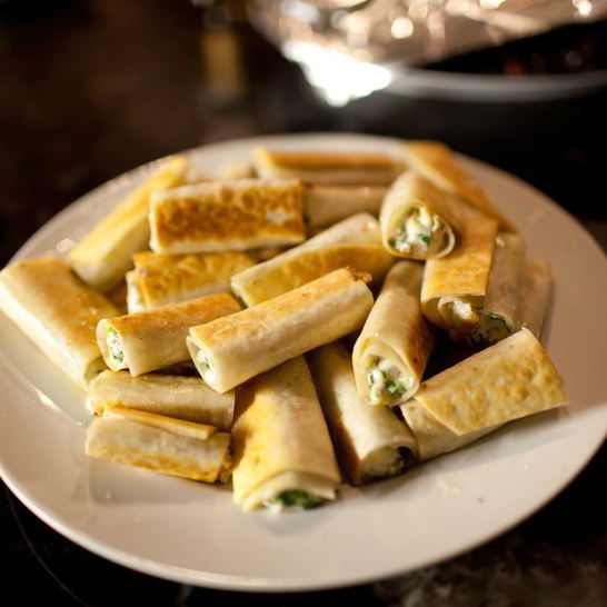 Рецепт рулетиков из лаваша с сыром