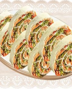 Рулеты из лаваша с крабовыми палочками и корейской морковью