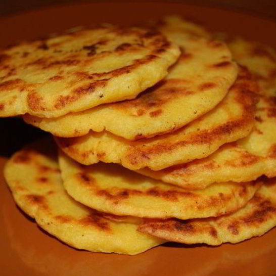 Рецепт арепаса де кесо — кукурузных лепешек с сыром