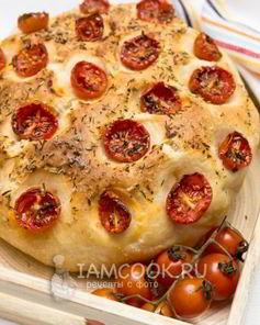 Фокачча с черри и прованскими травами