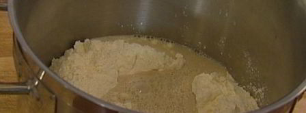 фокачча с чесноком и розмарином. Шаг 3