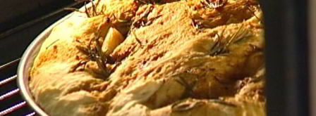 фокачча с чесноком и розмарином. Шаг 11