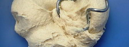 фокачча с острой копченой колбасой и тимьяном. Шаг 2