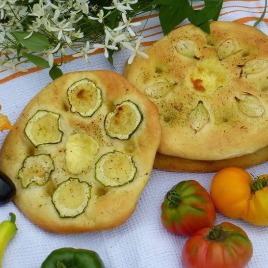 Рецепт фокаччи с цукини и репчатым луком