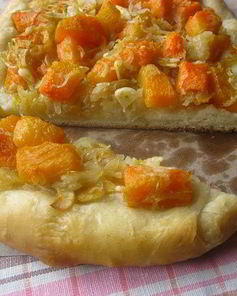 Фокачча с тыквой, чесноком и луком