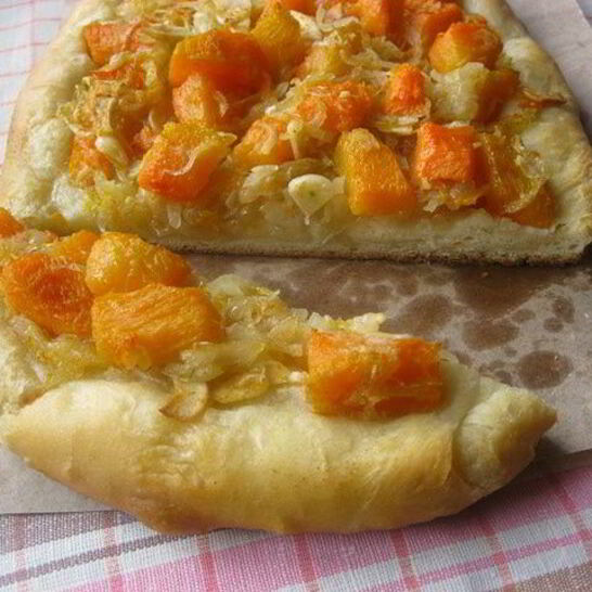 Рецепт фокаччи с тыквой, чесноком и луком