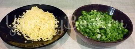 хрустящие лепешки с сыром и зеленым луком. Шаг 6