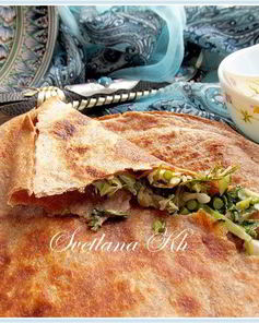 Лавашевые лепешки из цельнозерновой муки с брынзой и зеленью