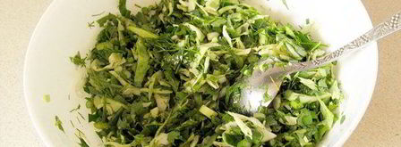 лавашевые лепешки из цельнозерновой муки с брынзой и зеленью. Шаг 3