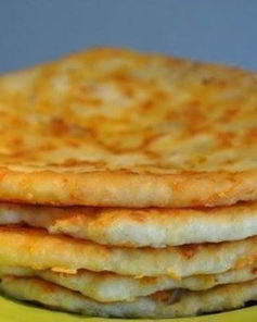 Лепешка из сулугуни на сковороде