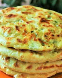 Лепешка с сыром и чесноком