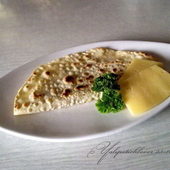 Рецепт лепешки с сыром, орехами и зеленью