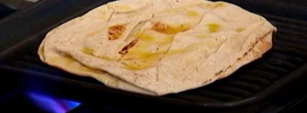 пита с моцареллой, руколой и помидорами. Шаг 7