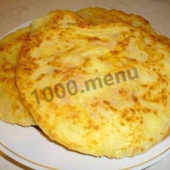Рецепт сырных лепешек на кефире с ветчиной
