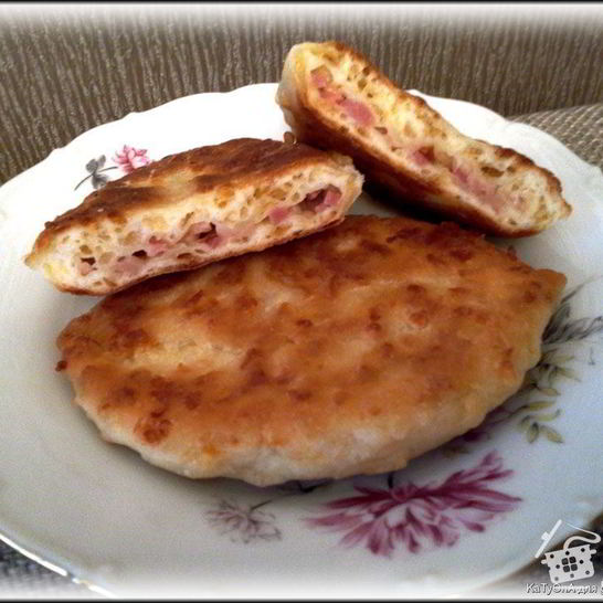 Рецепт сырных лепешек с ветчиной за 15 минут