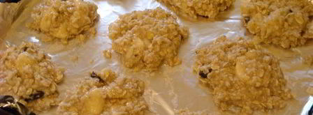 сытно, вкусно, полезно-овсяные лепешки с изюмом, яблоком, бананом и орешками. Шаг 6