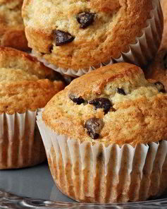 Банановые маффины с грецкими орехами и шоколадом