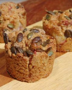 Маффины из полбяной муки с яблоком, морковью и тыквенными семечками