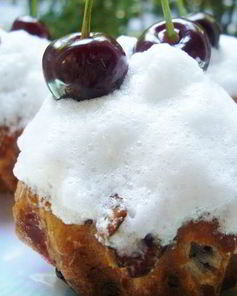 Маффины с черешней внутри