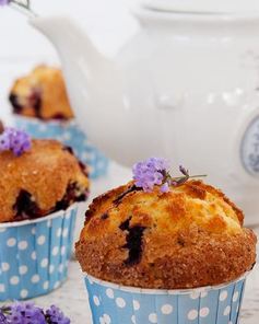 Маффины с черной смородиной и лавандой