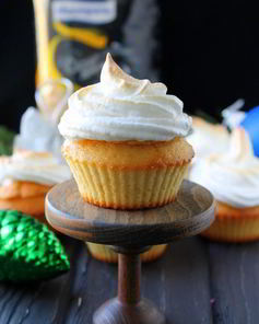 Маффины с лимонным курдом и меренгой