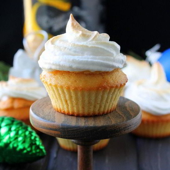 Рецепт маффинов с лимонным курдом и меренгой