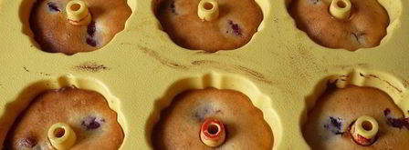 нежные манные маффины с малиной. Шаг 4