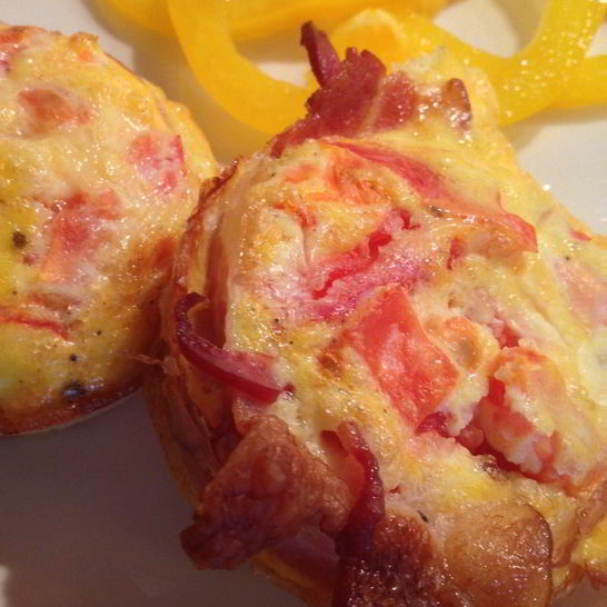 Рецепт омлетна-беконового маффин на завтрак