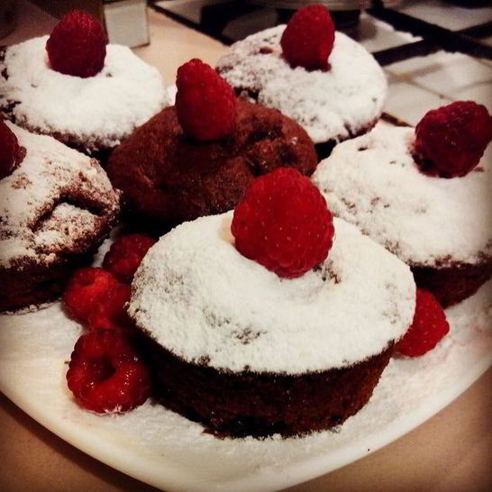 Рецепт шоколадных маффинов с малиной