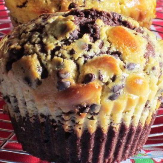 Рецепт шоколадных маффинов с миндалем и сливочным сыром