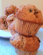 Шоколадные маффины с ягодами